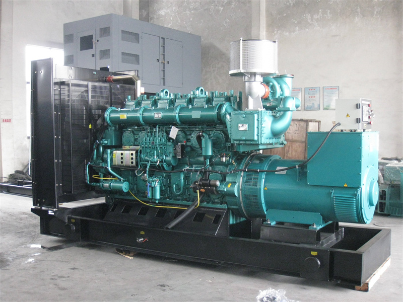 澄海200KW 柴油发电机的油耗是多少？